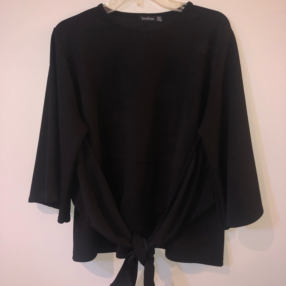 Such a fun top w tie waist